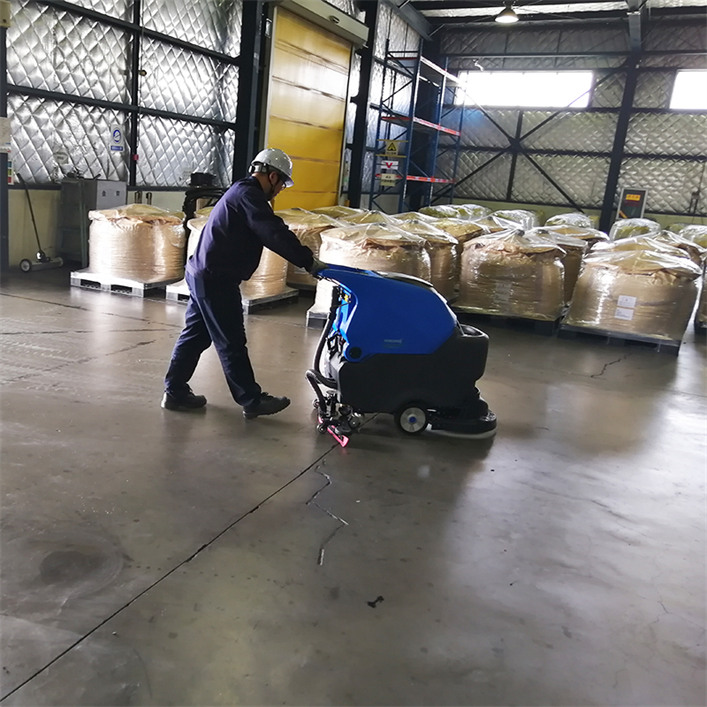 R50拖线式220V洗地机(图1)
