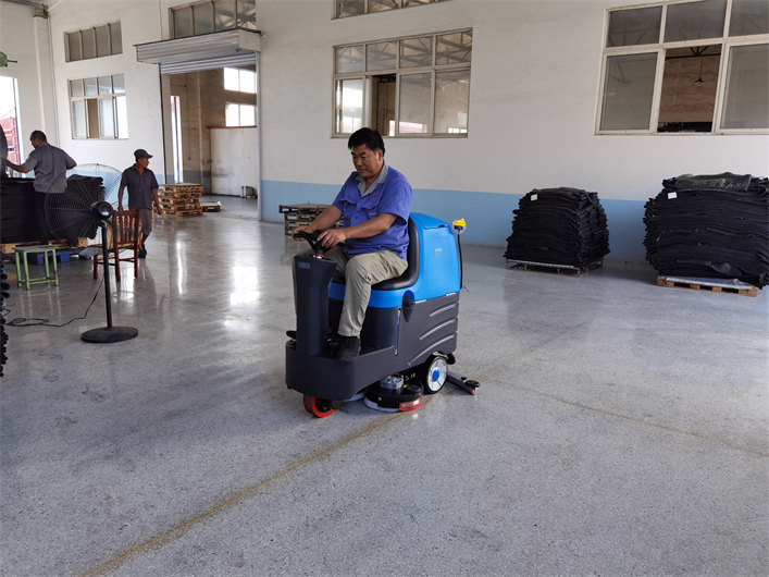 RQQ中型驾驶洗地车(图10)