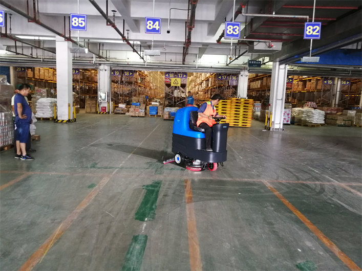 R125BT85中大型驾驶式洗地车(图7)