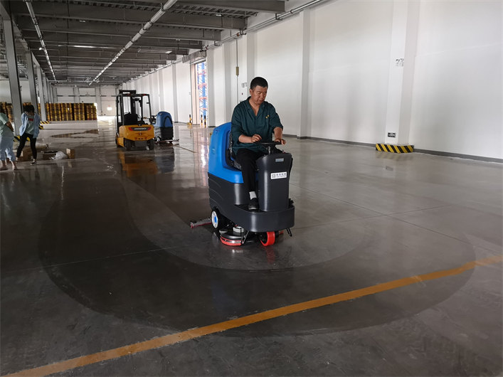 R125BT85中大型驾驶式洗地车(图5)