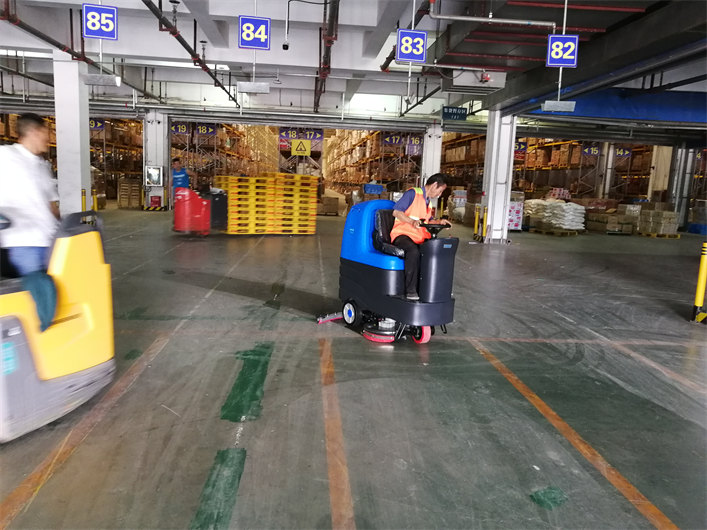 R125BT85中大型驾驶式洗地车(图6)