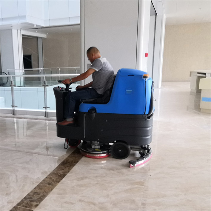 R125BT85中大型驾驶式洗地车(图9)