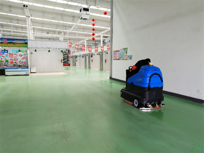R180大奔大型驾驶式洗地机(图9)