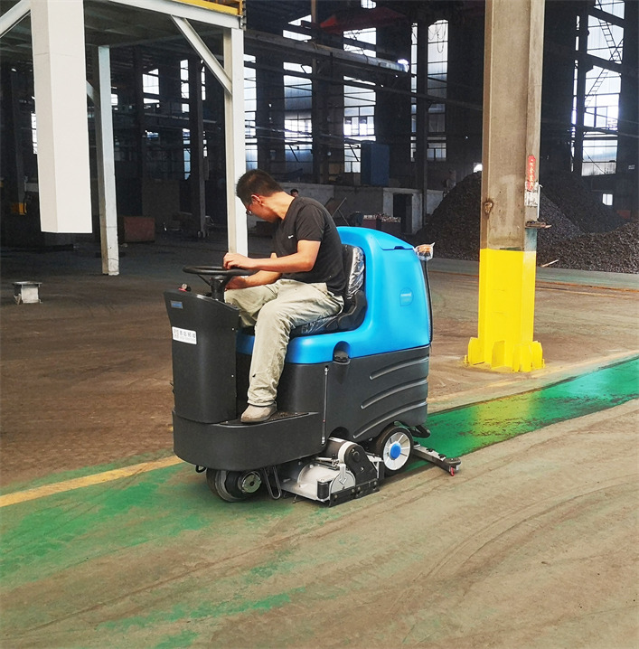 R125BTR80驾驶式洗扫一体机(图5)