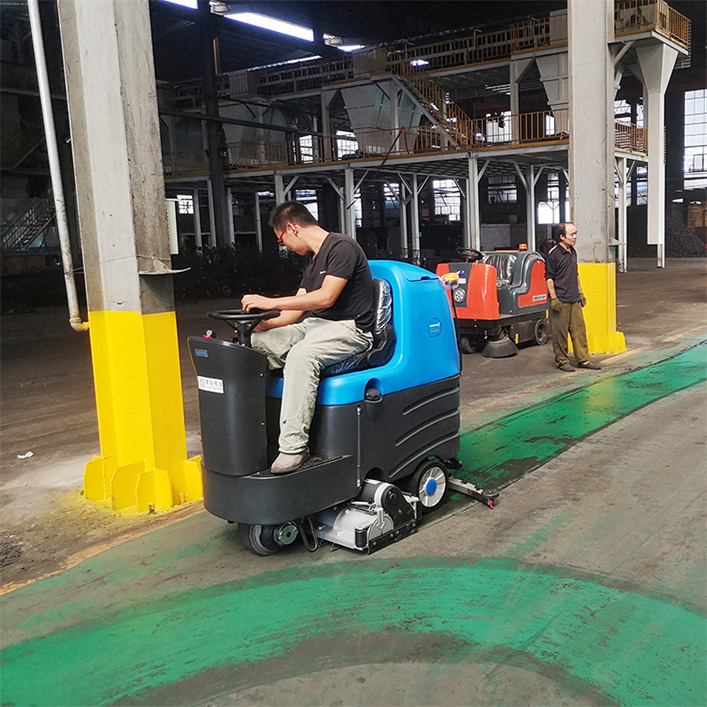 R125BTR80驾驶式洗扫一体机(图4)