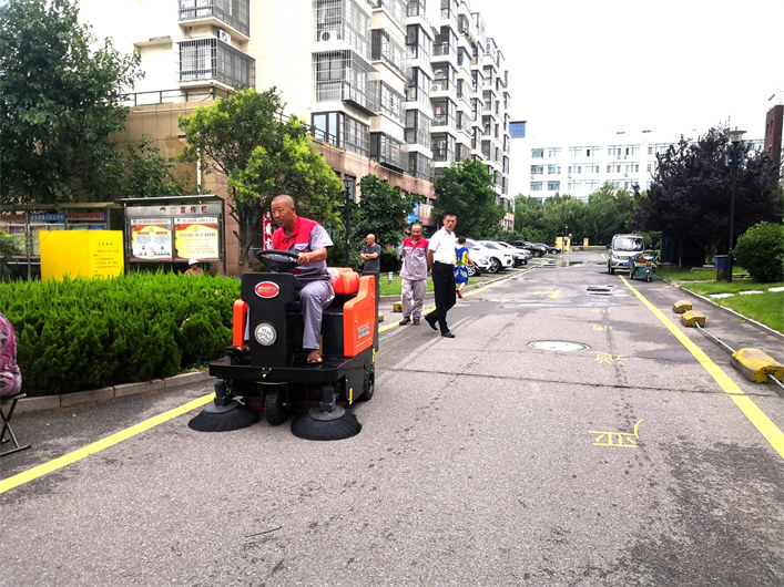 Q4X驾驶式扫地机(图7)