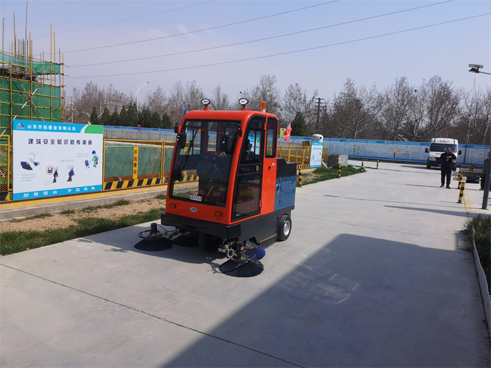 ALS2000驾驶全封闭扫地车(图6)