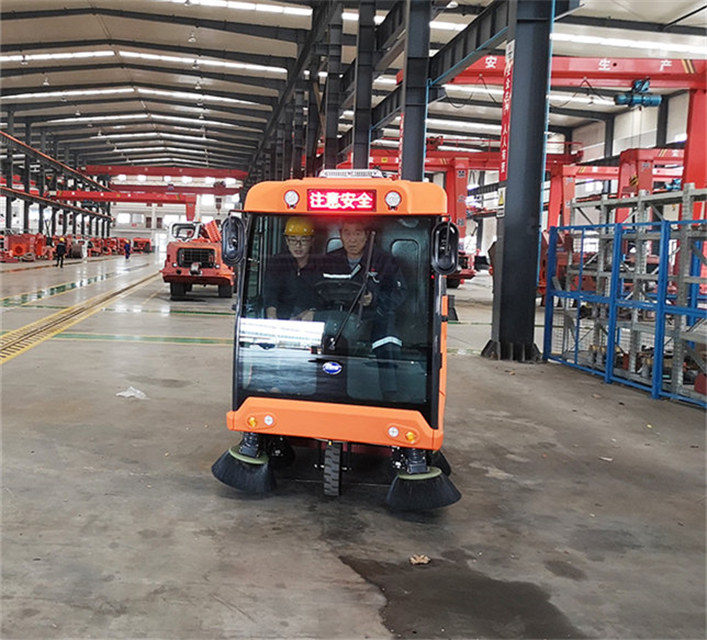 3LS液压自卸驾驶扫地车(图4)