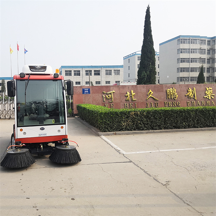 R2000驾驶式燃油多功能扫地机(图2)