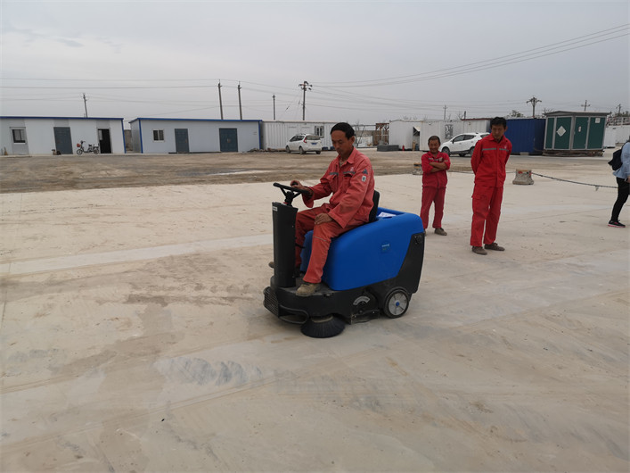 R1200驾驶小型扫地车(图3)