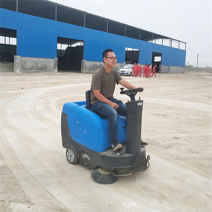 R1200驾驶小型扫地车(图4)