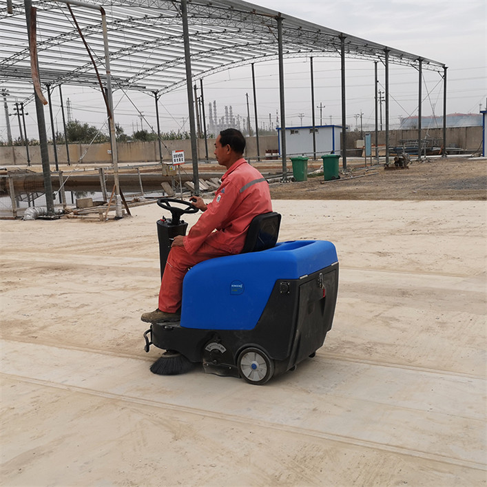 R1200驾驶小型扫地车(图6)