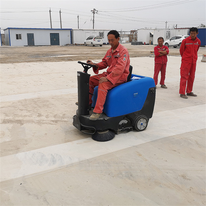R1200驾驶小型扫地车(图8)