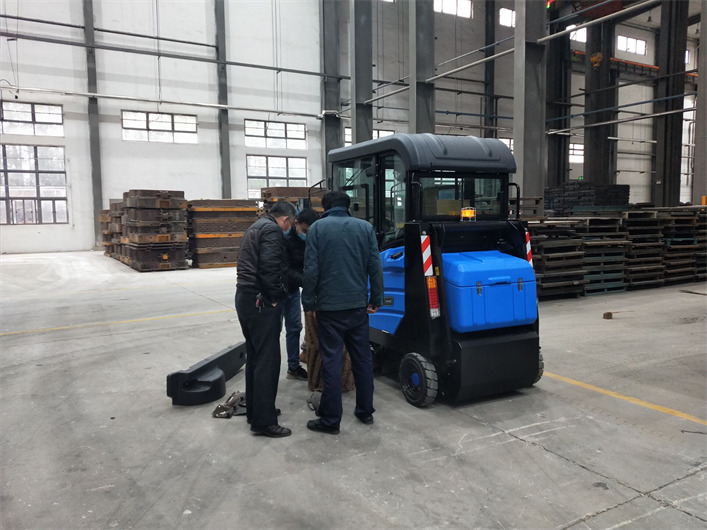 RZQXS重骑兵驾驶扫地车(图9)